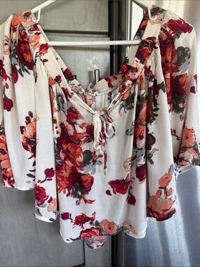 Miss me Women's White Floral top size small
